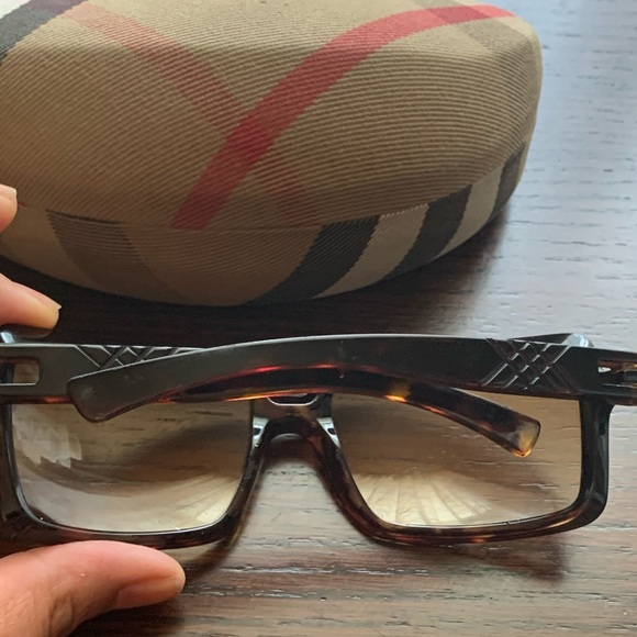 Sold⭐️Burberry Sunglasses - Picture 3 of 5
